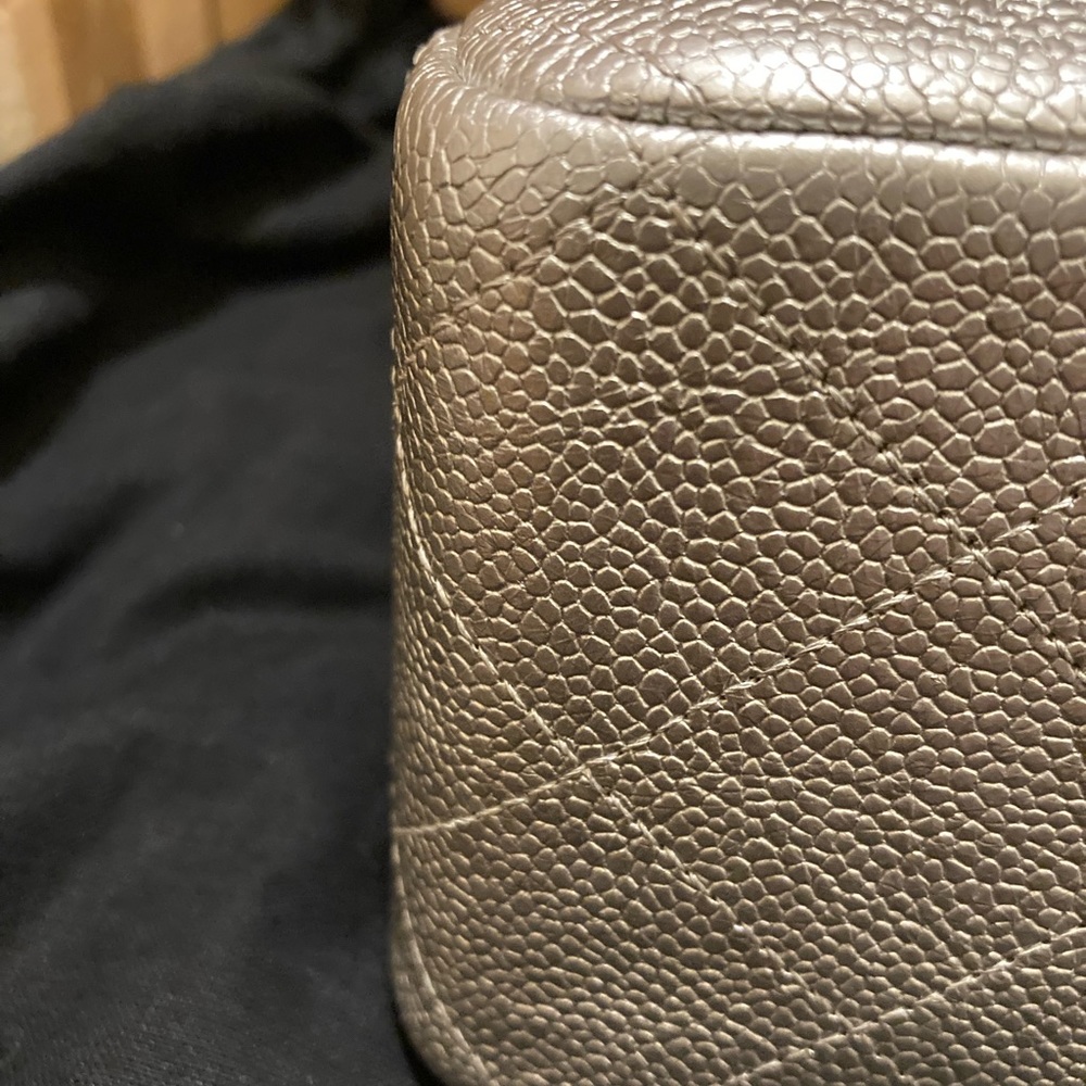 SOLD!!!  🛑Chanel Metallic Caviar double flap Jumbo - Picture 7 of 7